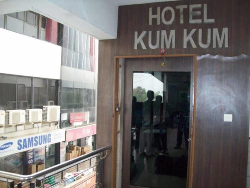 Hotel Kum Kum Adalaj Exterior photo